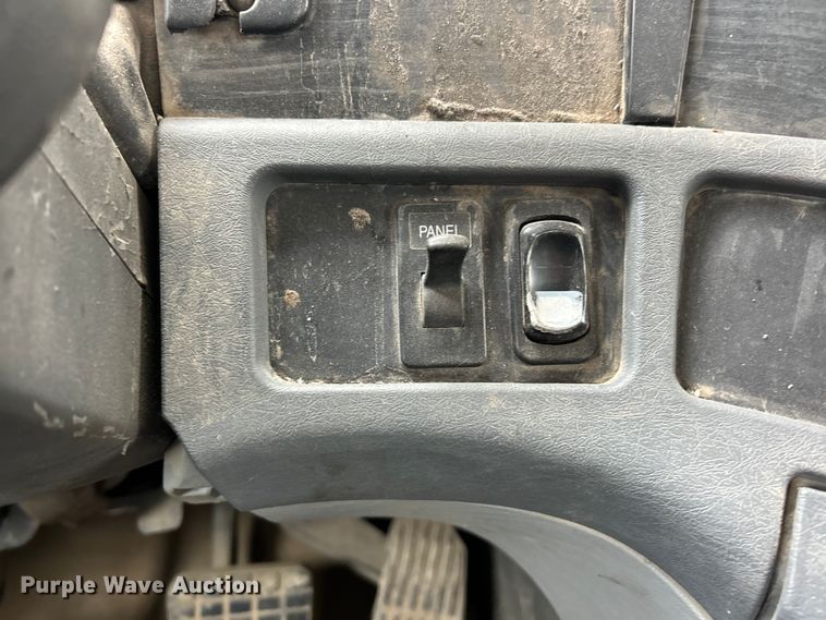 image for item FC5204 2006 Freightliner Columbia semi truck