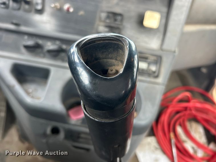 image for item FC5204 2006 Freightliner Columbia semi truck