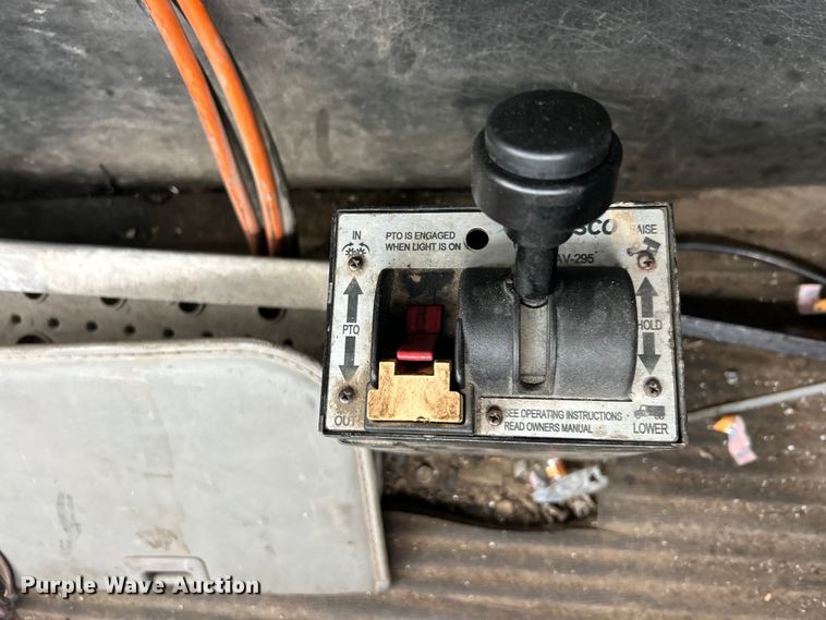 image for item FC5204 2006 Freightliner Columbia semi truck