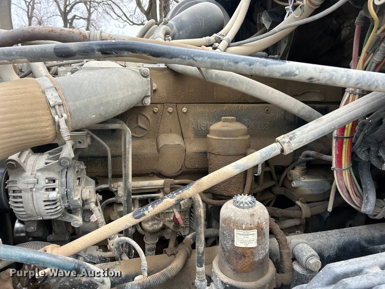 image for item FC5204 2006 Freightliner Columbia semi truck