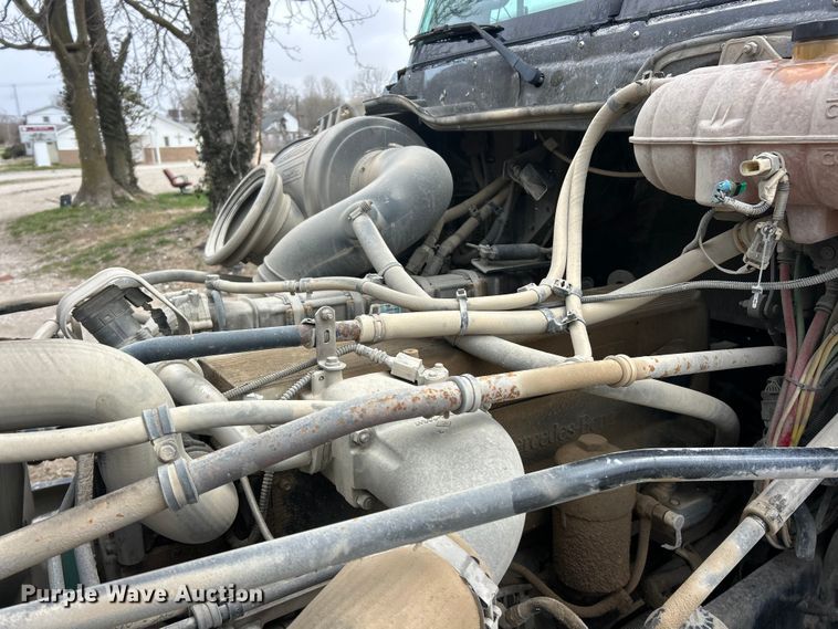 image for item FC5204 2006 Freightliner Columbia semi truck