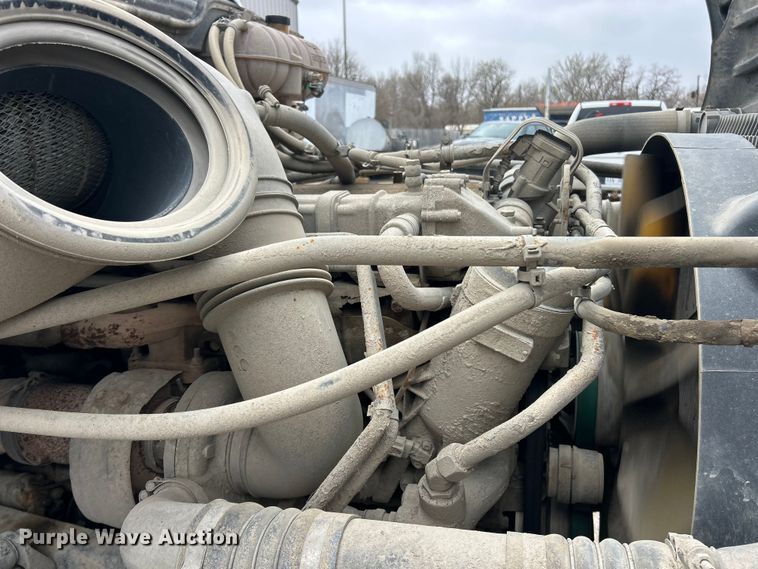 image for item FC5204 2006 Freightliner Columbia semi truck