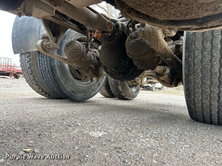 image for item FC5204 2006 Freightliner Columbia semi truck