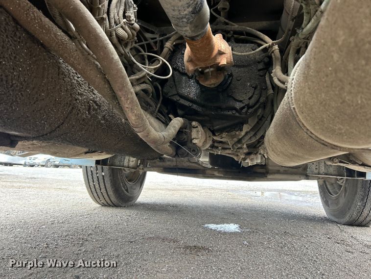 image for item FC5204 2006 Freightliner Columbia semi truck