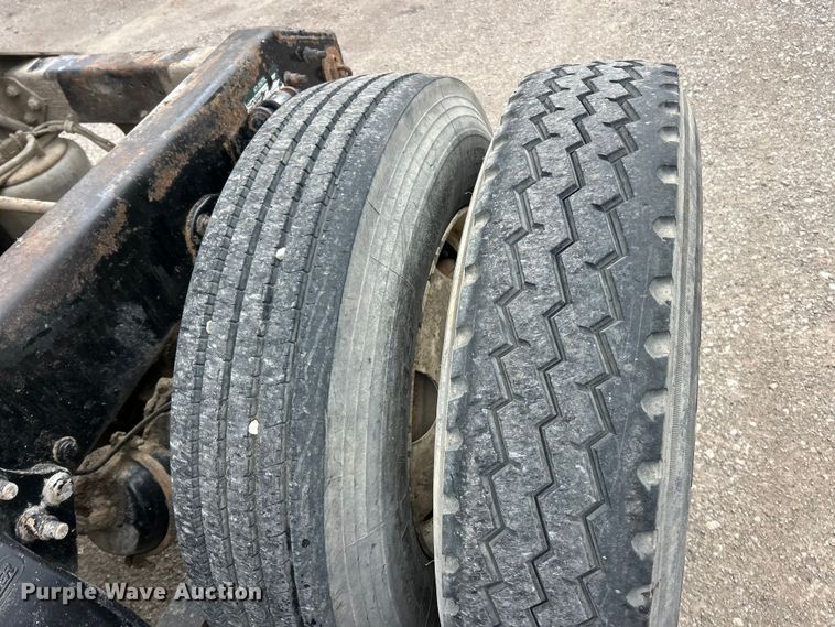 image for item FC5204 2006 Freightliner Columbia semi truck