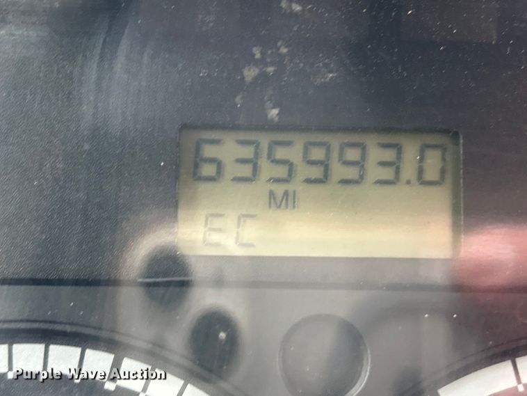 image for item FC5204 2006 Freightliner Columbia semi truck