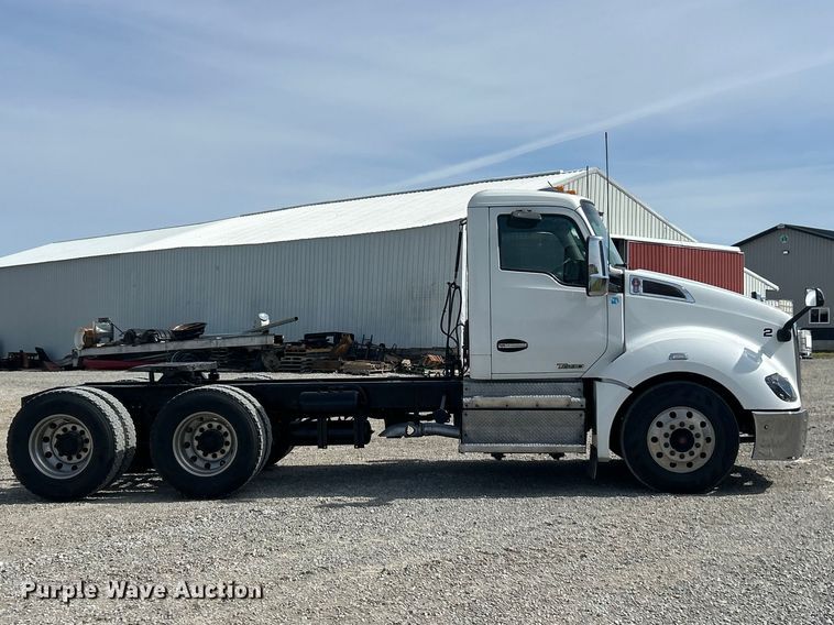 image for item FC5276 2019 Kenworth T680 semi truck