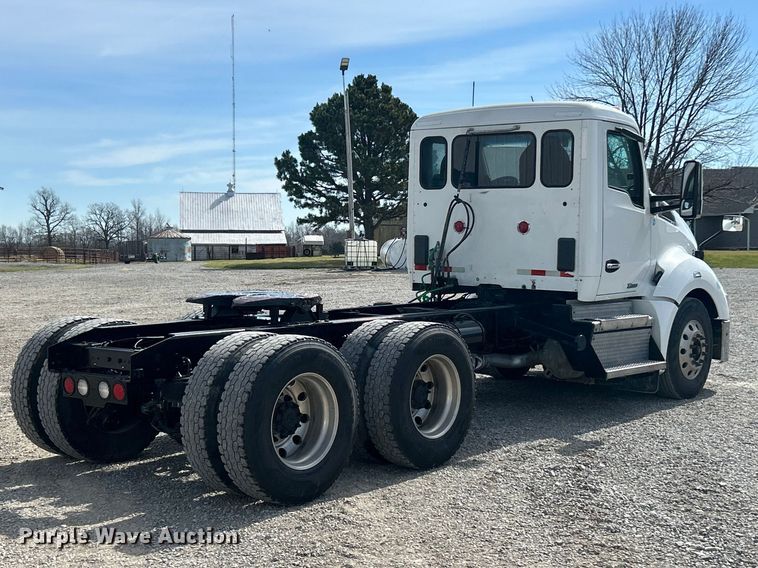 image for item FC5276 2019 Kenworth T680 semi truck