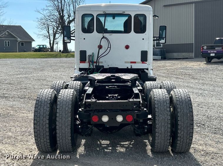 image for item FC5276 2019 Kenworth T680 semi truck