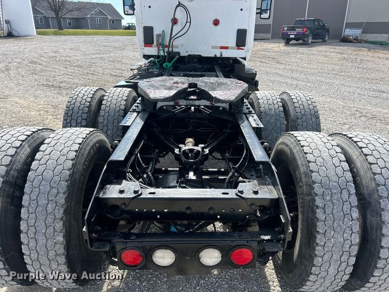 image for item FC5276 2019 Kenworth T680 semi truck