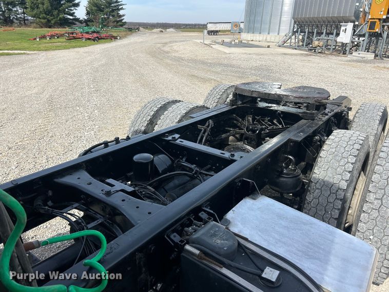 image for item FC5276 2019 Kenworth T680 semi truck