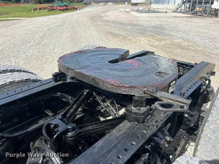 image for item FC5276 2019 Kenworth T680 semi truck