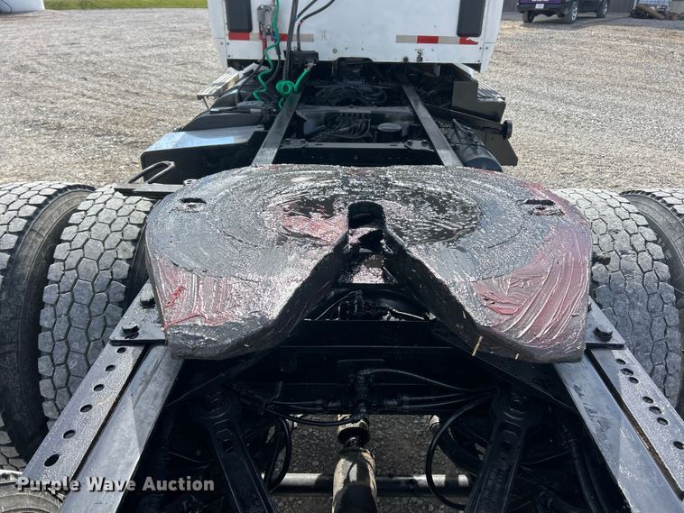 image for item FC5276 2019 Kenworth T680 semi truck