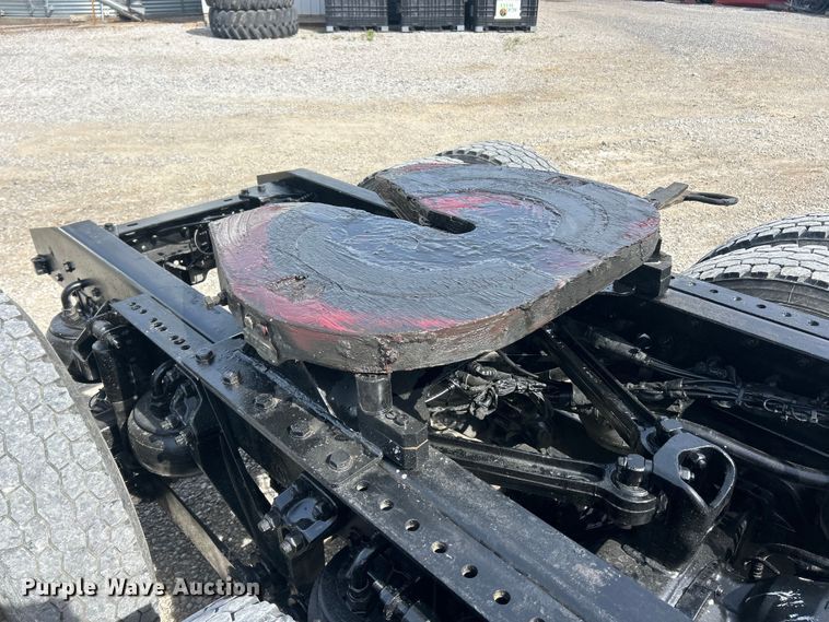 image for item FC5276 2019 Kenworth T680 semi truck