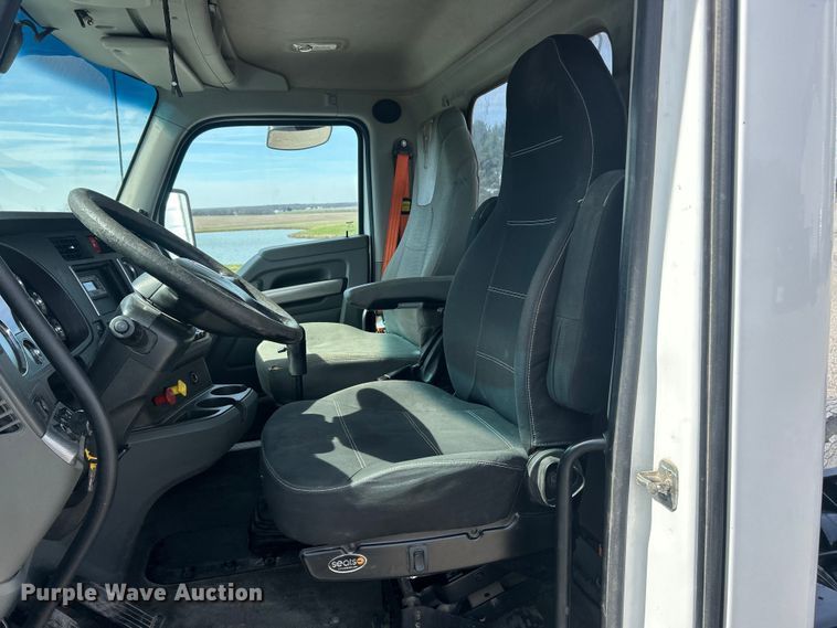 image for item FC5276 2019 Kenworth T680 semi truck