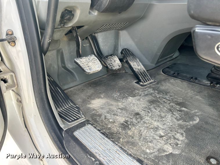 image for item FC5276 2019 Kenworth T680 semi truck