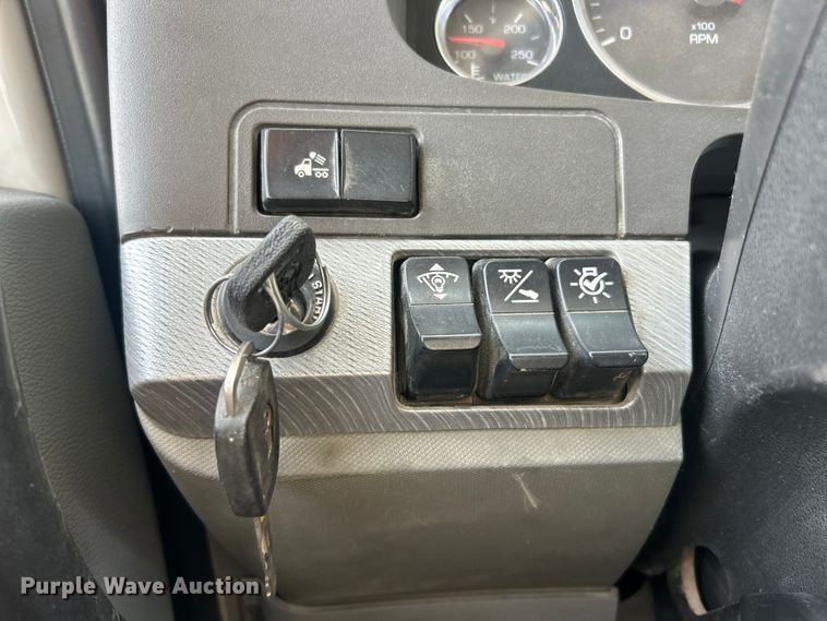 image for item FC5276 2019 Kenworth T680 semi truck