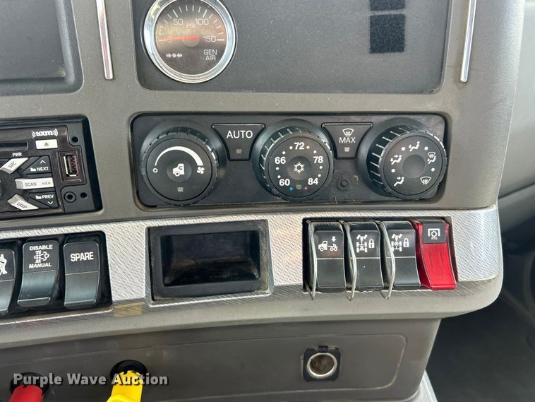 image for item FC5276 2019 Kenworth T680 semi truck