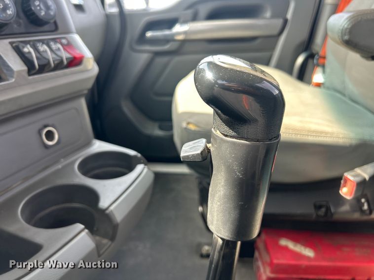 image for item FC5276 2019 Kenworth T680 semi truck