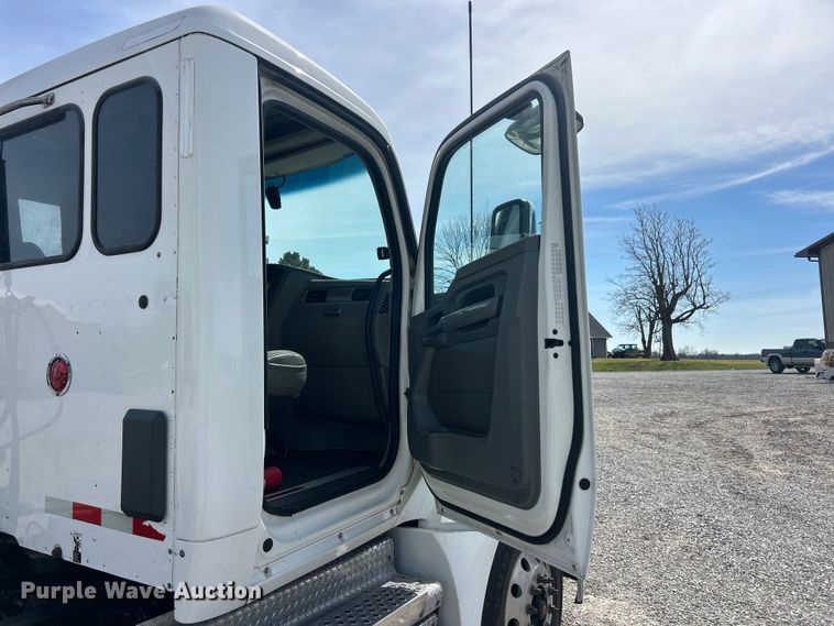 image for item FC5276 2019 Kenworth T680 semi truck