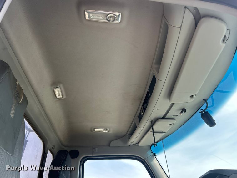 image for item FC5276 2019 Kenworth T680 semi truck