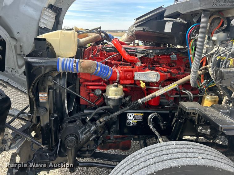 image for item FC5276 2019 Kenworth T680 semi truck