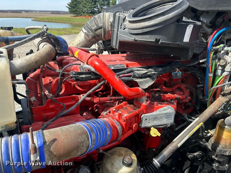 image for item FC5276 2019 Kenworth T680 semi truck