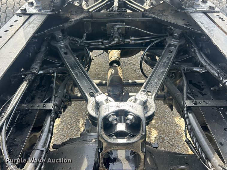 image for item FC5276 2019 Kenworth T680 semi truck