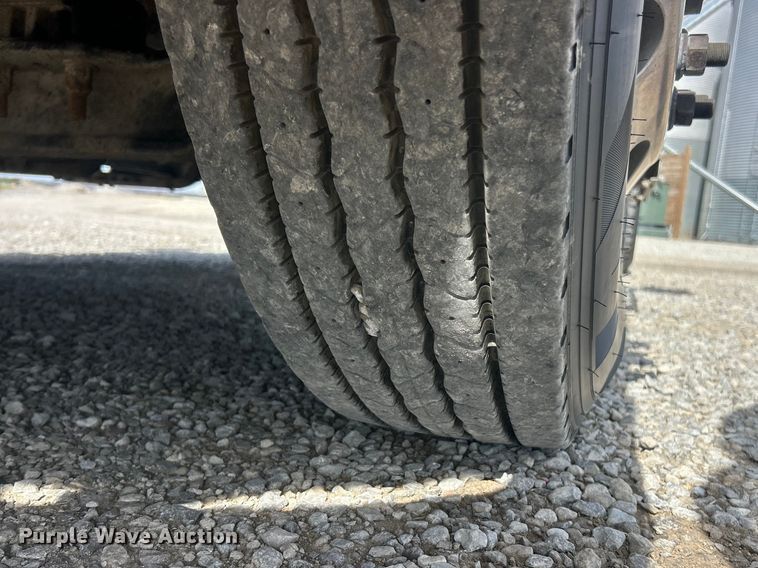 image for item FC5276 2019 Kenworth T680 semi truck