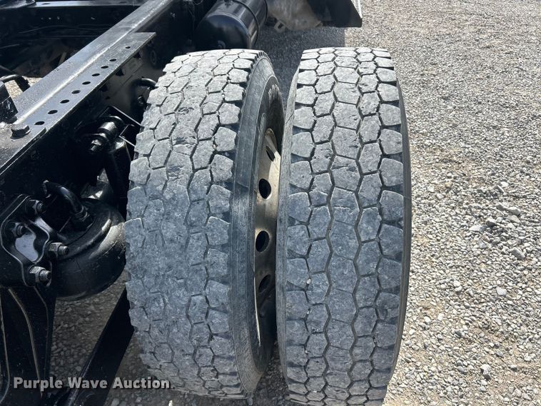 image for item FC5276 2019 Kenworth T680 semi truck