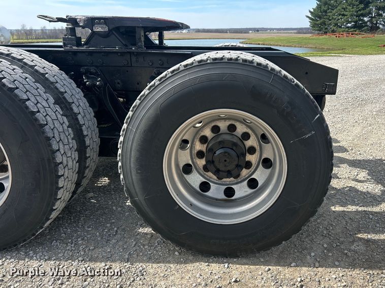 image for item FC5276 2019 Kenworth T680 semi truck