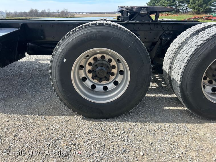 image for item FC5276 2019 Kenworth T680 semi truck