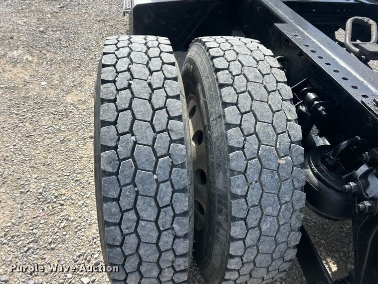 image for item FC5276 2019 Kenworth T680 semi truck