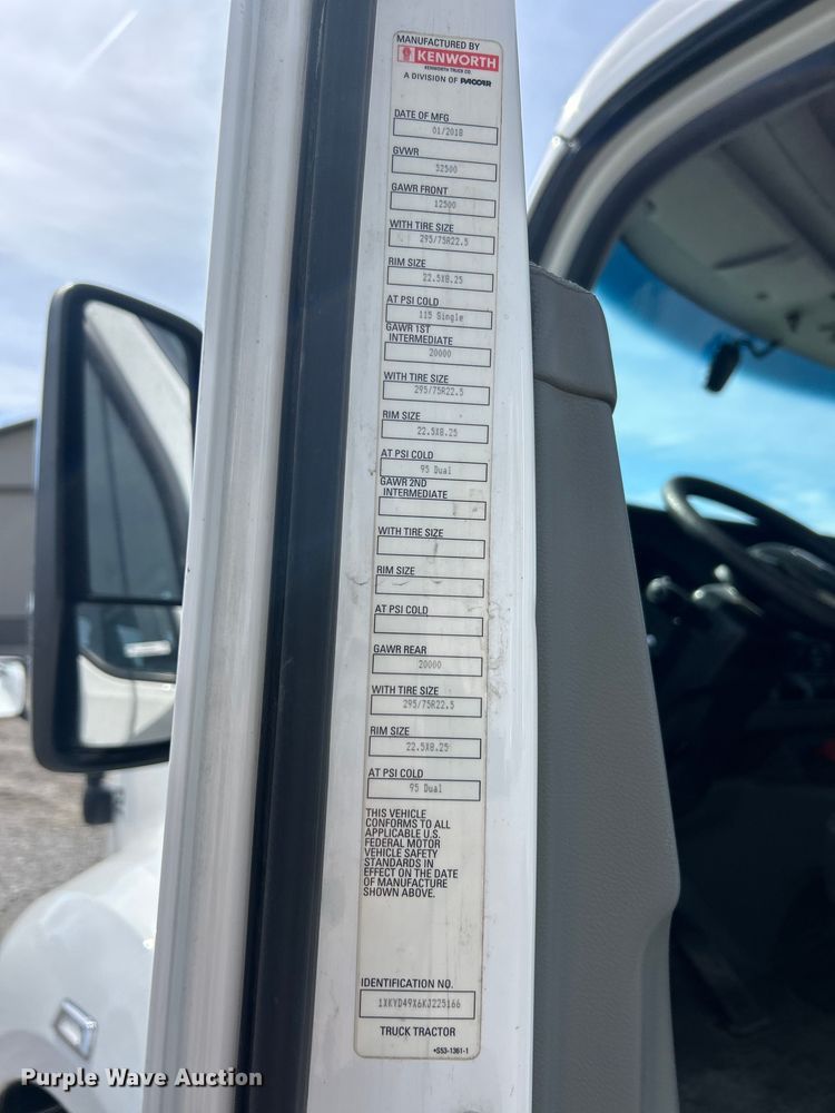 image for item FC5276 2019 Kenworth T680 semi truck