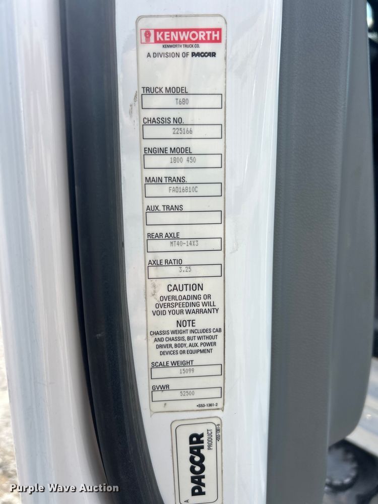 image for item FC5276 2019 Kenworth T680 semi truck