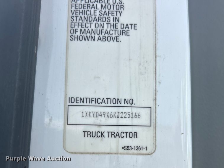 image for item FC5276 2019 Kenworth T680 semi truck