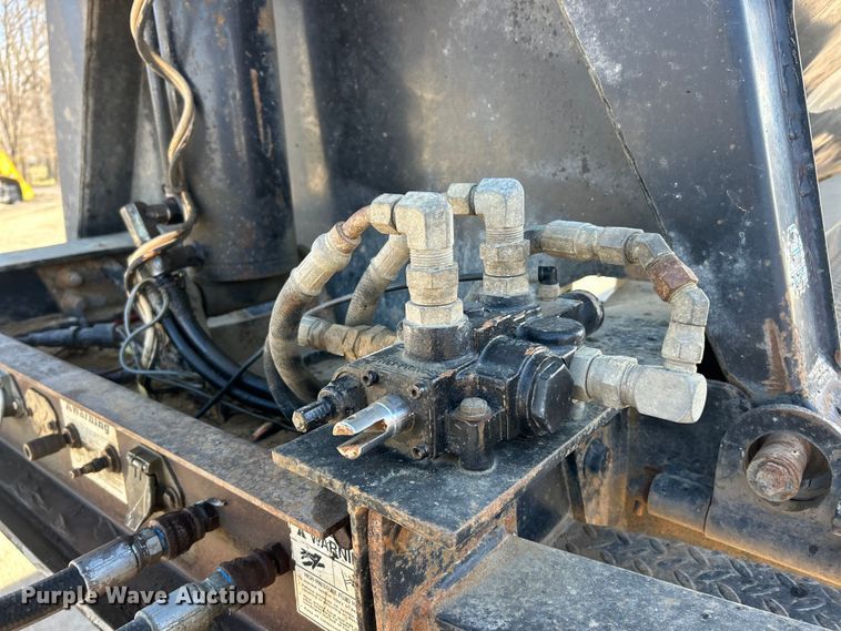 image for item FC5278 2006 Side Dump Industries DS39BCH1R2R11 side dump trailer