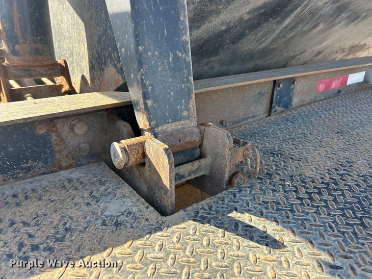 image for item FC5279 2007 Side Dump Industries DS39BCH1R2R11 side dump trailer
