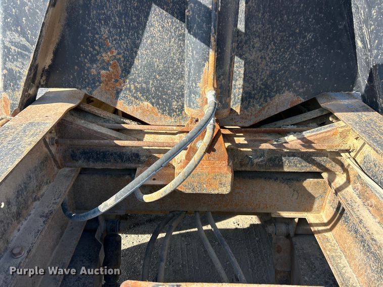 image for item FC5279 2007 Side Dump Industries DS39BCH1R2R11 side dump trailer