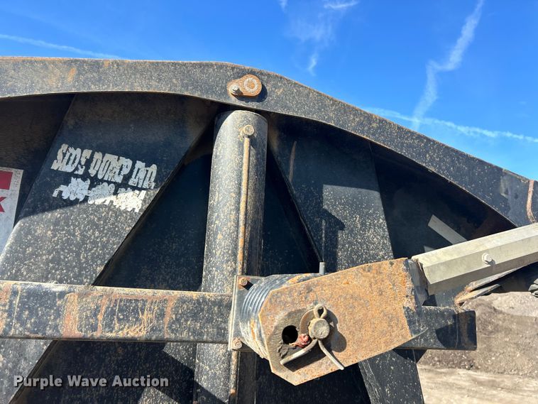 image for item FC5279 2007 Side Dump Industries DS39BCH1R2R11 side dump trailer