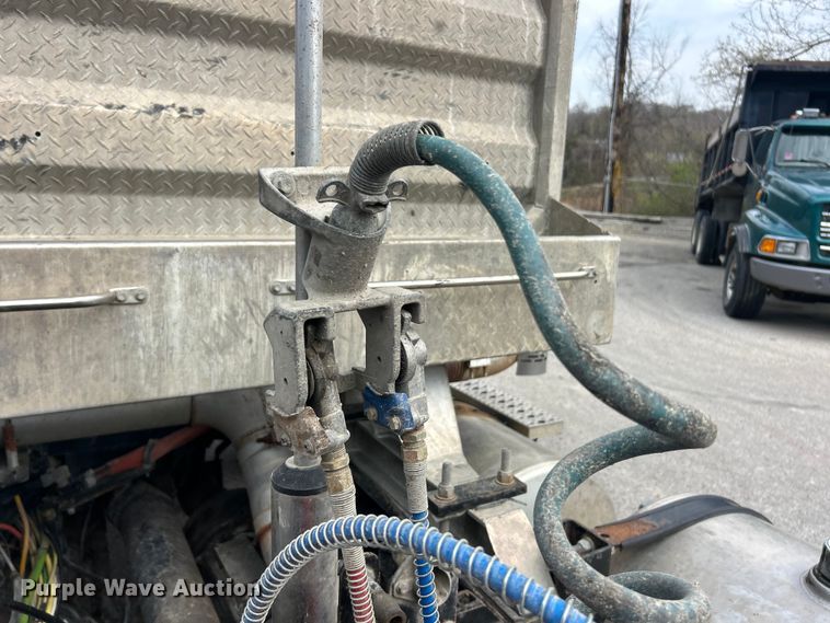 image for item FC5287 2008 Sterling L9500 semi truck