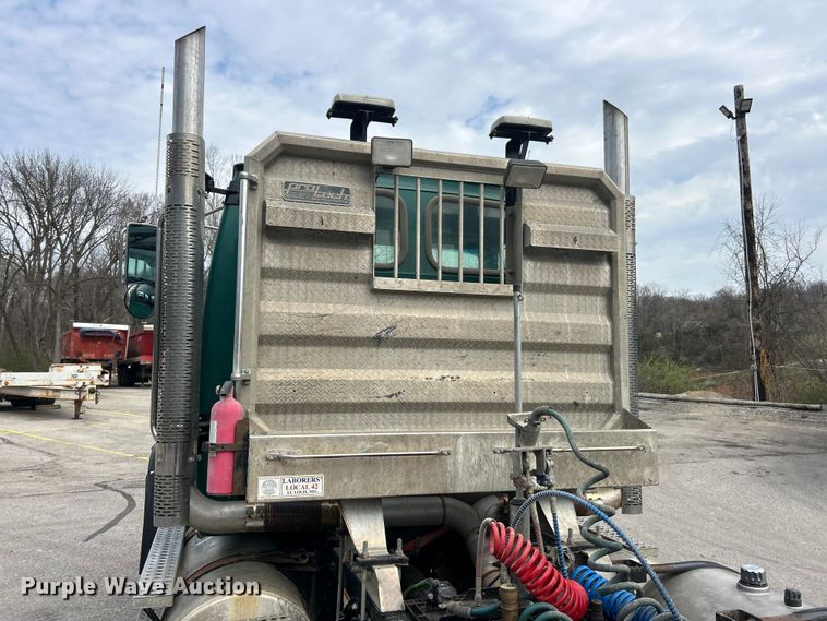 image for item FC5287 2008 Sterling L9500 semi truck