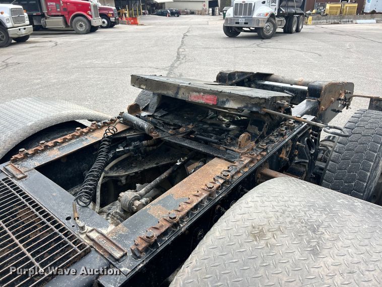 image for item FC5287 2008 Sterling L9500 semi truck