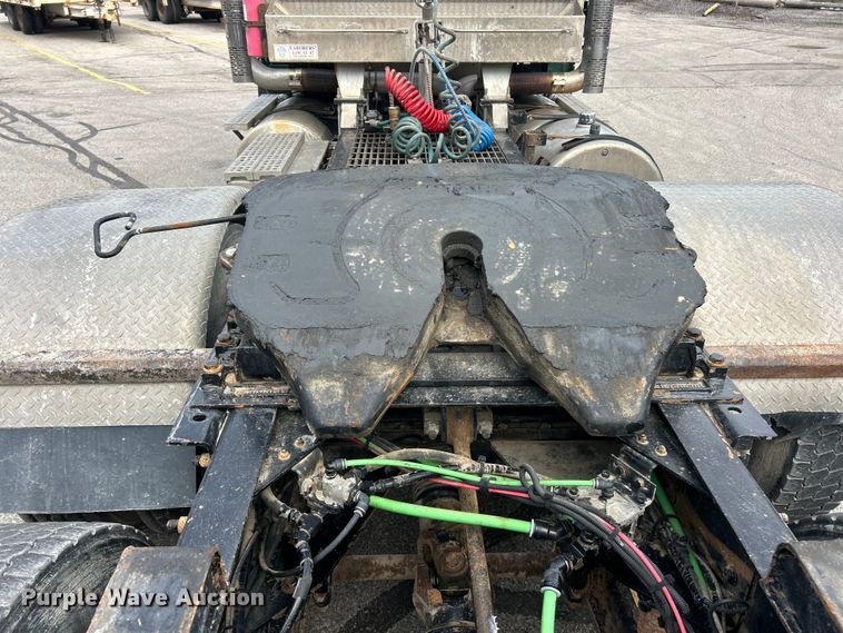 image for item FC5287 2008 Sterling L9500 semi truck