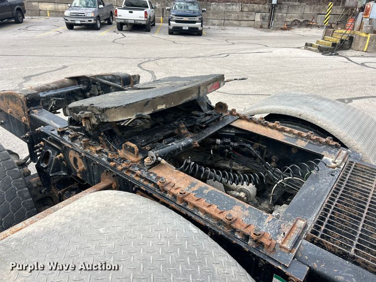 image for item FC5287 2008 Sterling L9500 semi truck