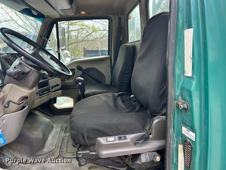 image for item FC5287 2008 Sterling L9500 semi truck