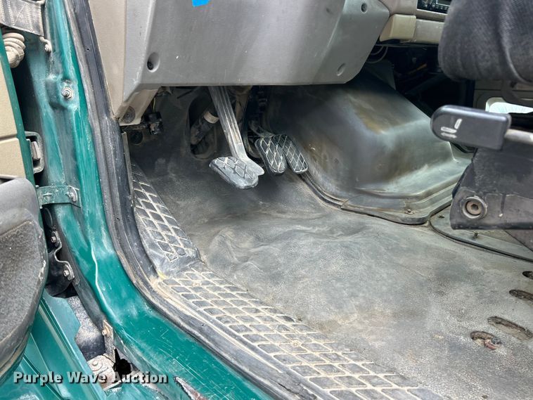 image for item FC5287 2008 Sterling L9500 semi truck