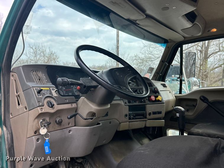 image for item FC5287 2008 Sterling L9500 semi truck