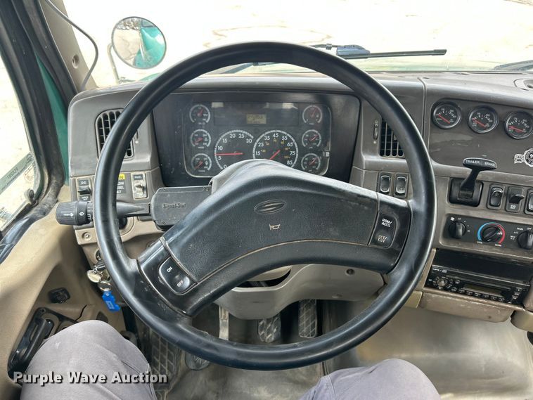 image for item FC5287 2008 Sterling L9500 semi truck