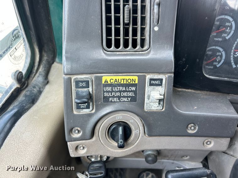 image for item FC5287 2008 Sterling L9500 semi truck